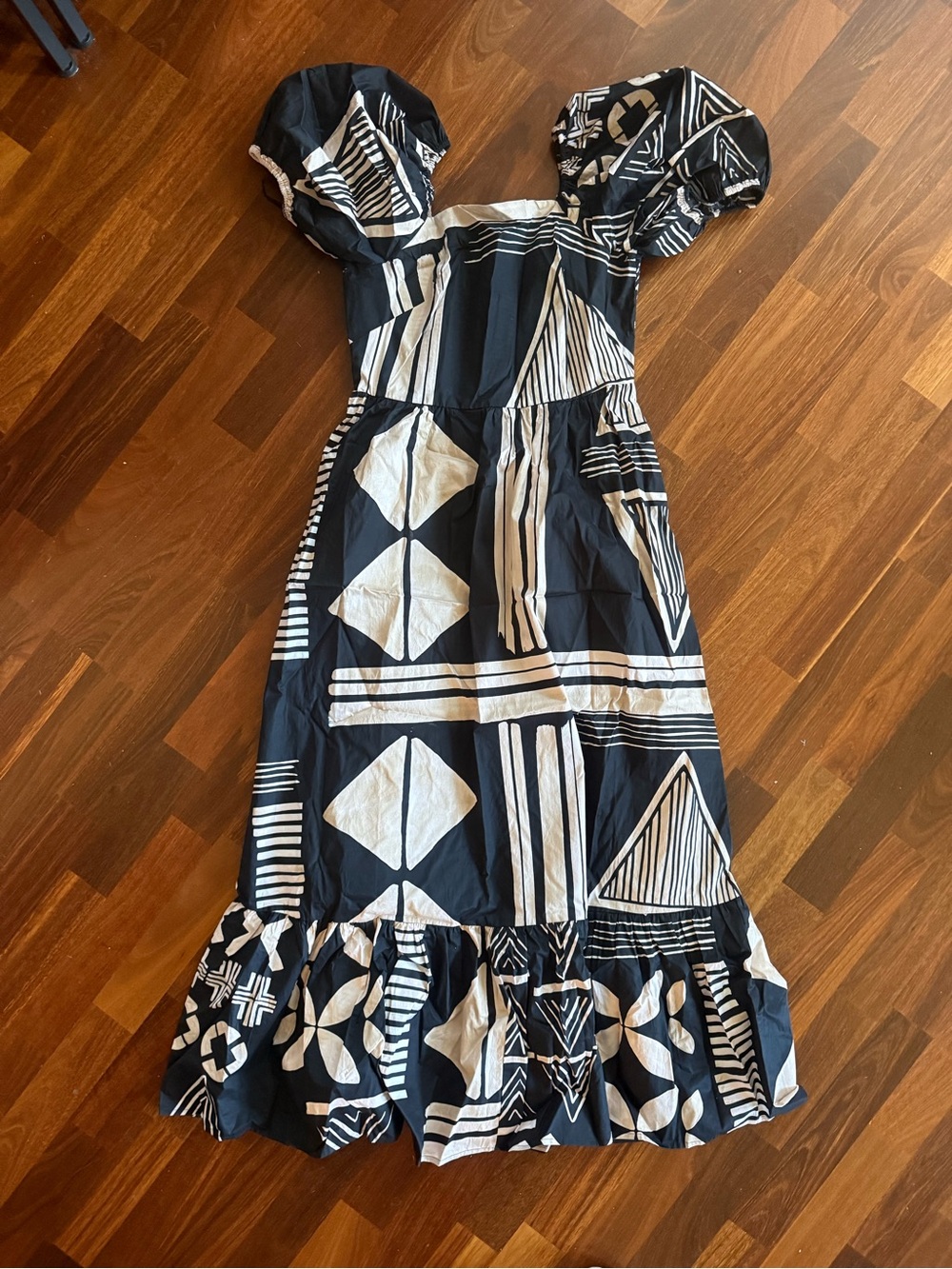 Black & Cream Geometric Puff-Sleeve Maxi Dress